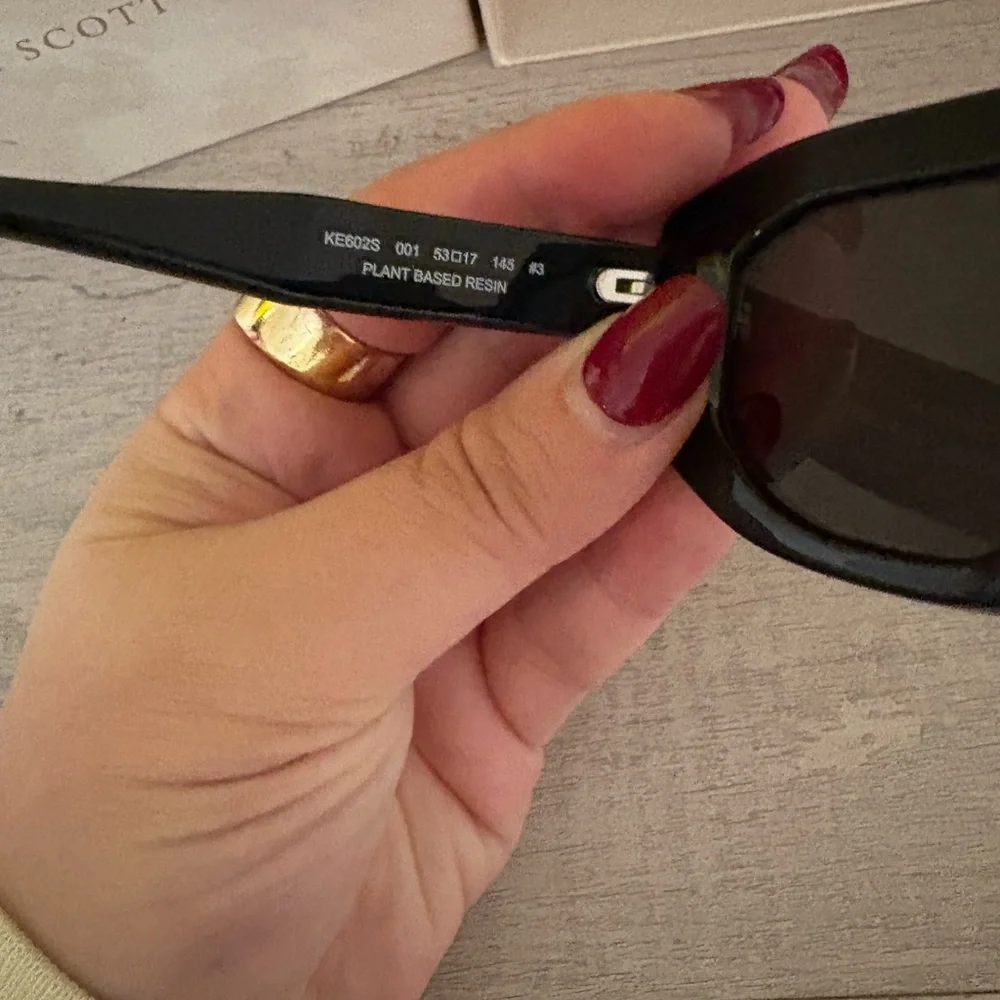 Brand NEW, Kendra Scott Black Rectangular Sunglasses, Danielle sunglasses - Picture 4 of 7